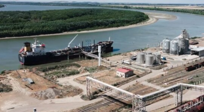 Румунія купила у Молдови порт на кордоні з Україною