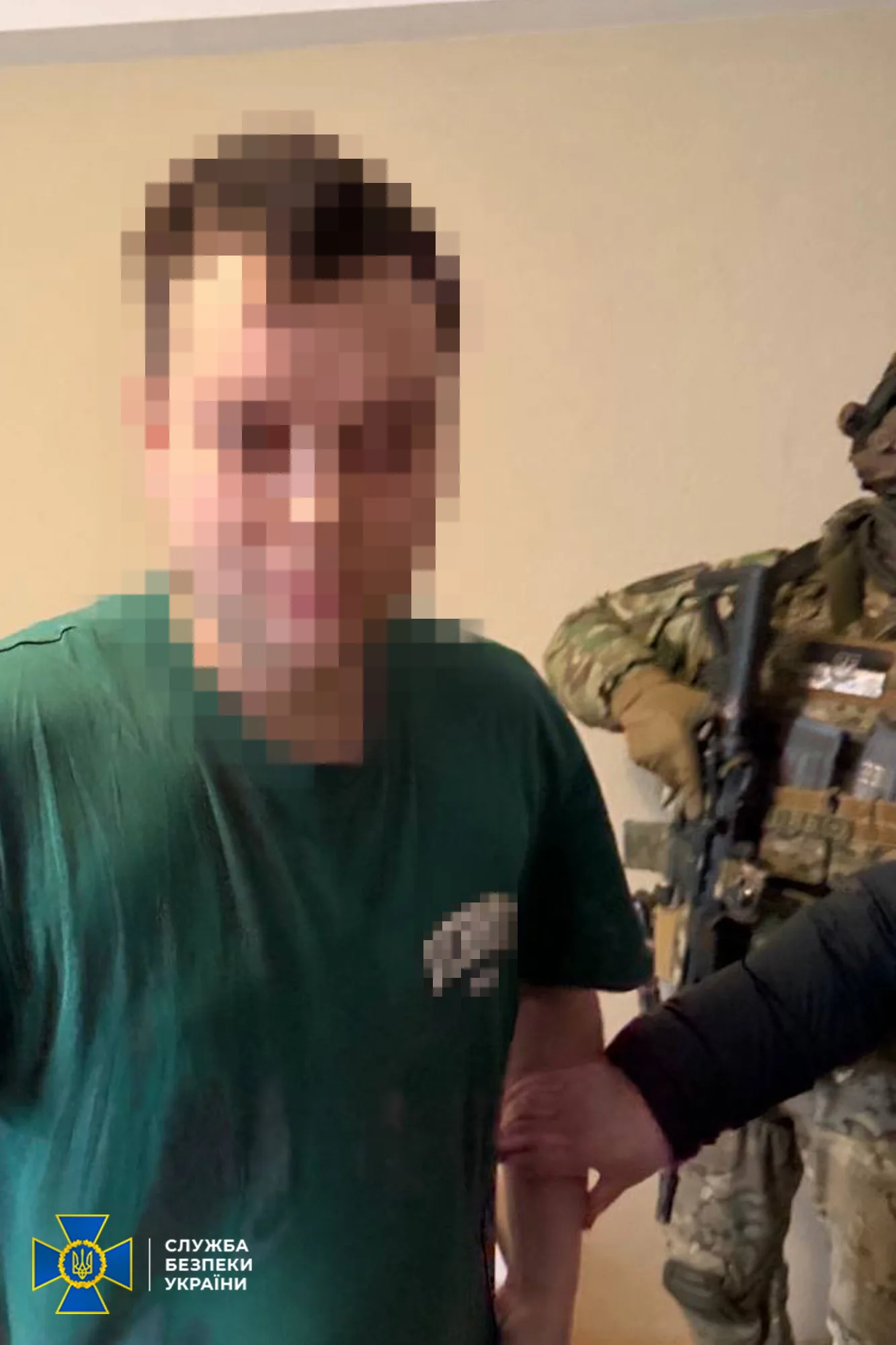Служба безпеки «по гарячих слідах» затримала російських агентів, які підірвали авто неподалік від однієї з будівель СБУ