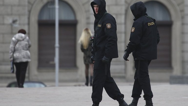 У Білорусі поліція затримала священика прямо під час Служби